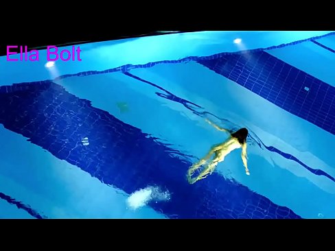 ❤️ Ma nistax nieqaf nara, blonda żagħżugħa maqbuda tgħum nuda fil-pool tar-resort ELLA BOLT ️❌ Super sess f'mt.milf-nut-net.ru ❌️